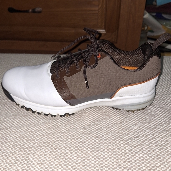 FootJoy Contour Men\'s White and Brown Golf Shoes In A Size 8.5M Great Condition main image 8